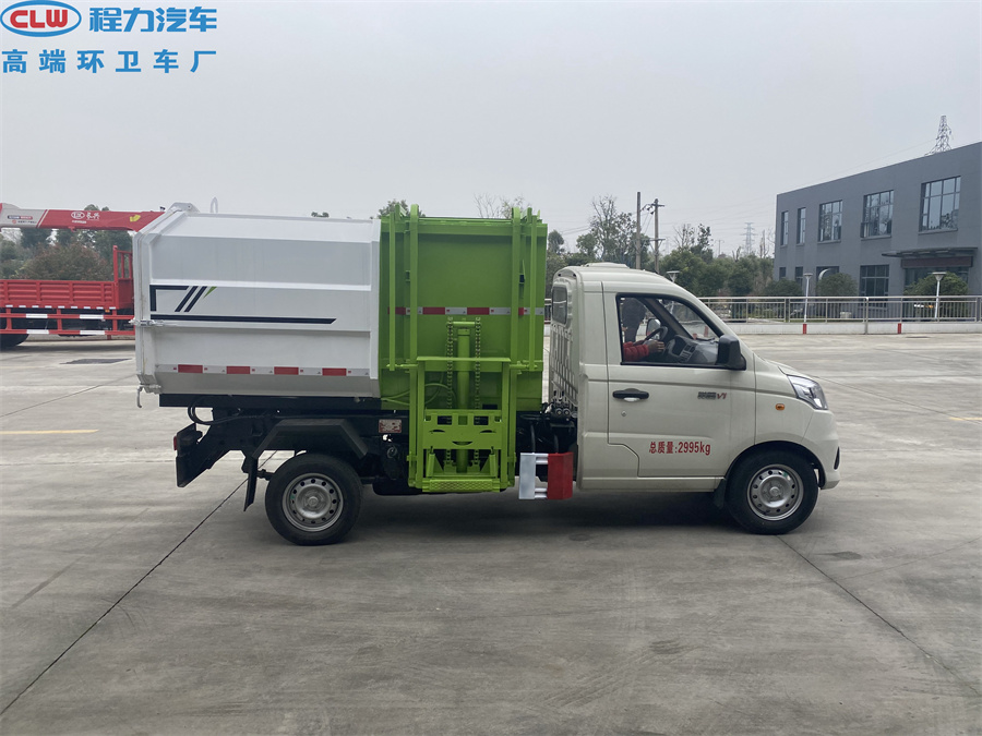3方福田祥菱自裝卸式垃圾車(chē)(側(cè)裝掛桶) 3方福田祥菱自裝卸式垃圾車(chē)(側(cè)裝掛桶)